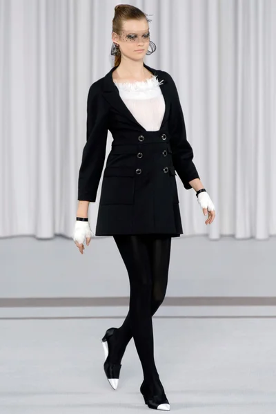 Look 16